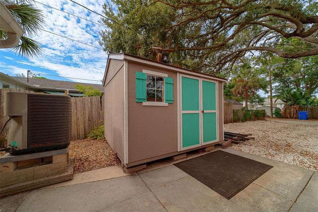 225 36TH AVENUE NE, St Petersburg, FL 33704