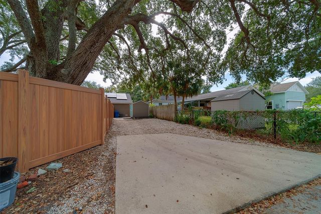 225 36TH AVENUE NE, St Petersburg, FL 33704