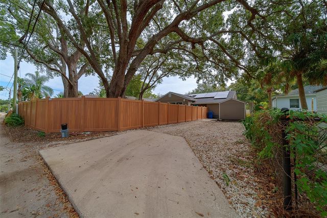 225 36TH AVENUE NE, St Petersburg, FL 33704