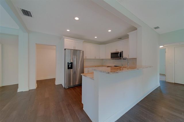 225 36TH AVENUE NE, St Petersburg, FL 33704