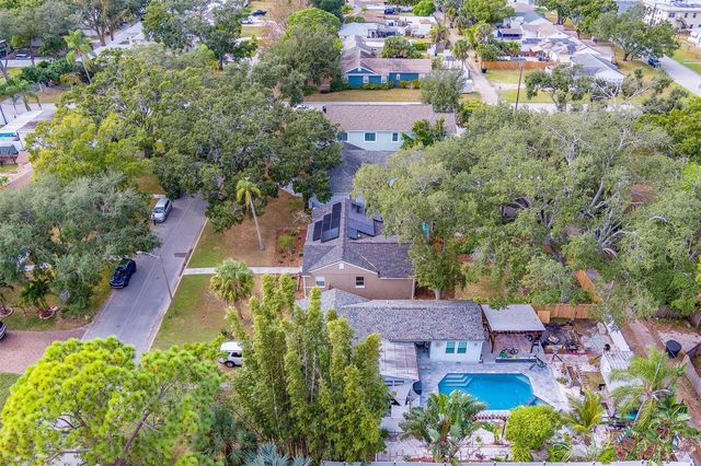 225 36TH AVENUE NE, St Petersburg, FL 33704