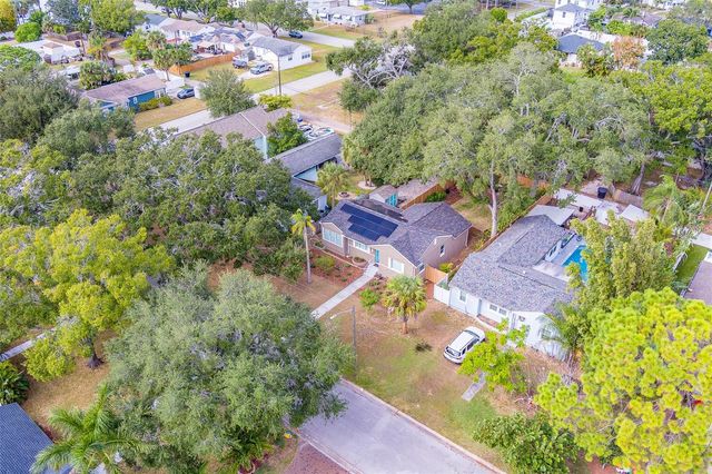 225 36TH AVENUE NE, St Petersburg, FL 33704