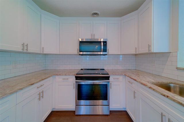 225 36TH AVENUE NE, St Petersburg, FL 33704