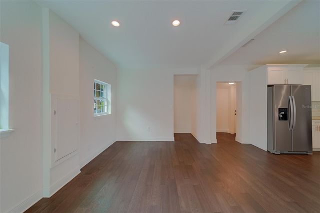 225 36TH AVENUE NE, St Petersburg, FL 33704