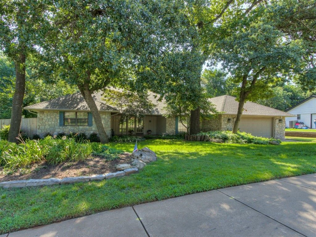 2200 Brookhaven Drive, Edmond, OK 73034
