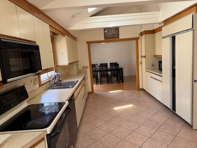 174 Forest, Waltham, MA 02452