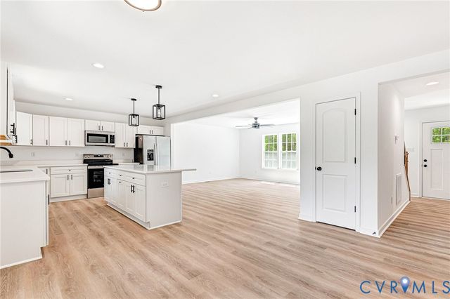 2359 N Waterside Dr, Lanexa, VA 23089