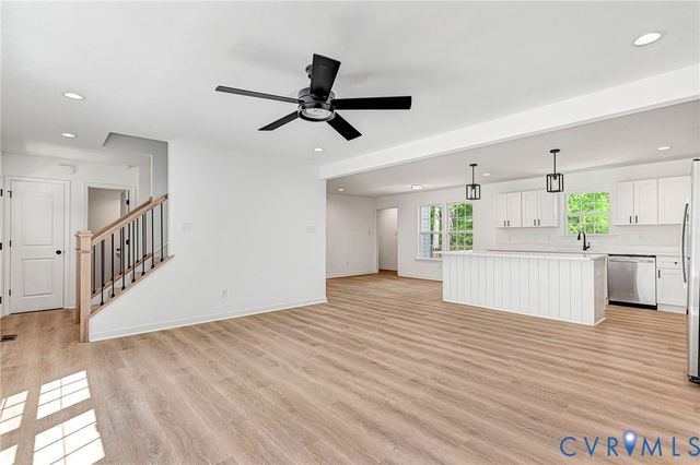 2359 N Waterside Dr, Lanexa, VA 23089