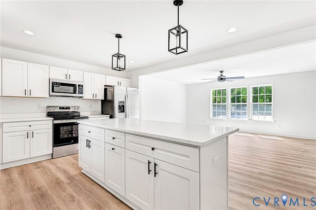 2359 N Waterside Dr, Lanexa, VA 23089