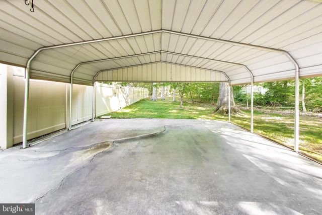 6670 HORSESHOE DR, La Plata, MD 20646