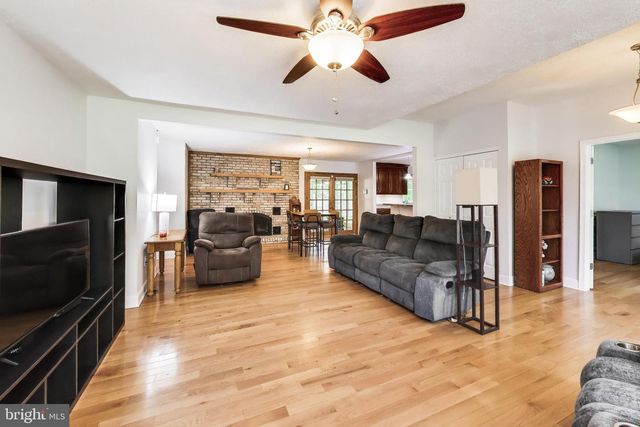 6670 HORSESHOE DR, La Plata, MD 20646