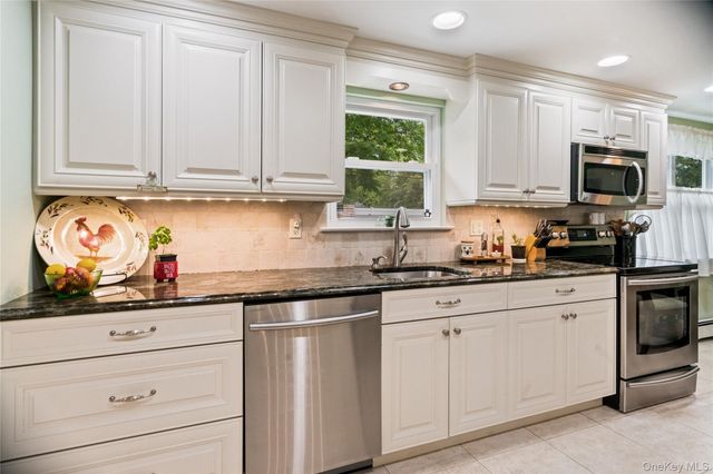 16 Bruce Drive, South Setauket, NY 11720