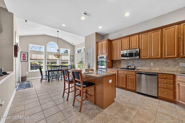 3 Aquaduct Road, Monroe, NJ 08831