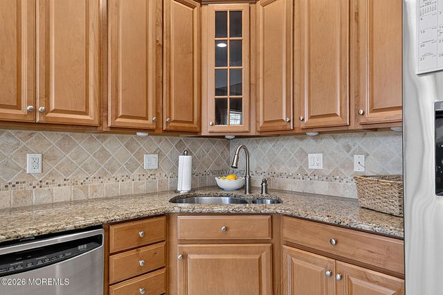 3 Aquaduct Road, Monroe, NJ 08831