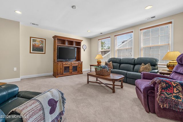 3 Aquaduct Road, Monroe, NJ 08831