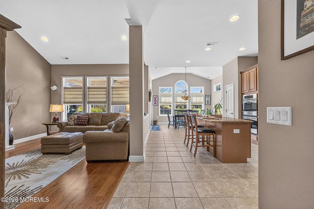 3 Aquaduct Road, Monroe, NJ 08831