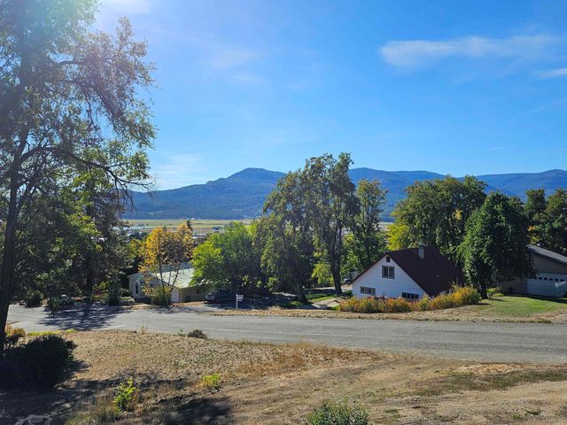 1034 N Oak St, Colville, WA 99114