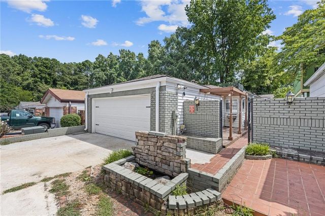 935 Bobcat SE Court, Marietta, GA 30067