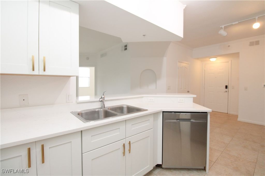 13010 Positano CIR 102, Naples, FL 34105