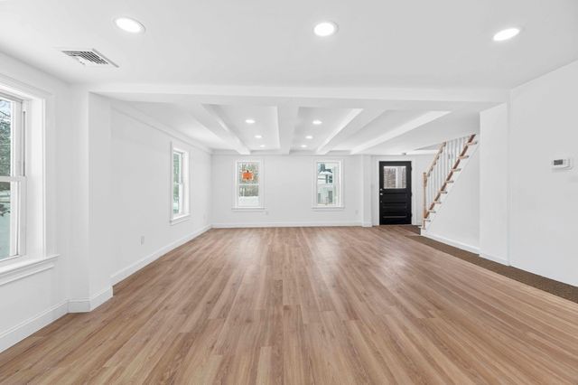 18 Main St, Ashburnham, MA 01430