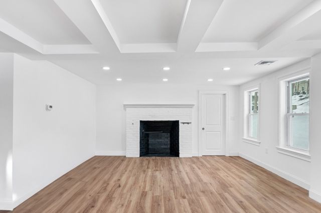 18 Main St, Ashburnham, MA 01430