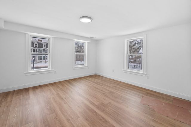18 Main St, Ashburnham, MA 01430