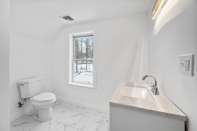 18 Main St, Ashburnham, MA 01430