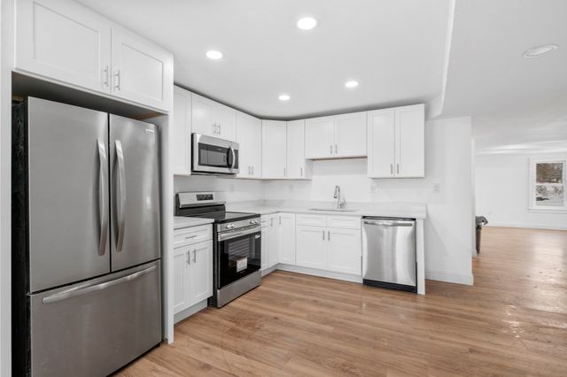 18 Main St, Ashburnham, MA 01430