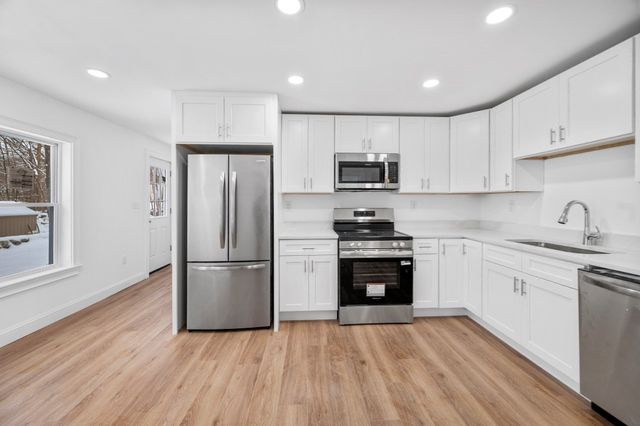 18 Main St, Ashburnham, MA 01430