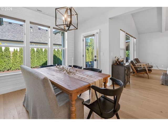 1020 S 33RD St, Springfield, OR 97478