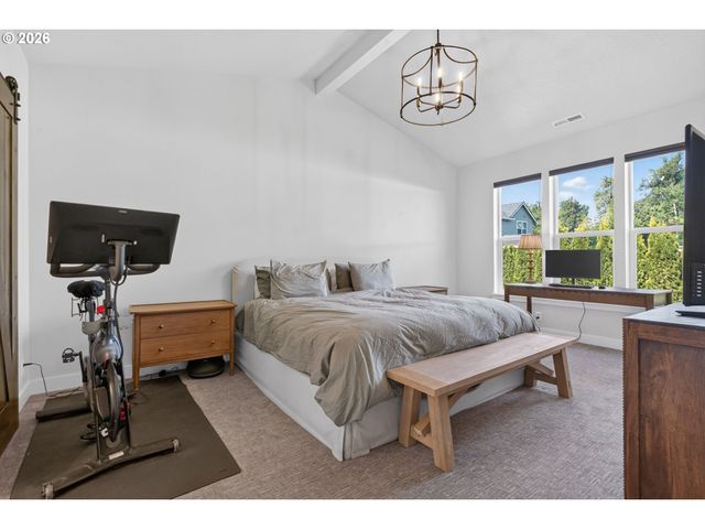 1020 S 33RD St, Springfield, OR 97478