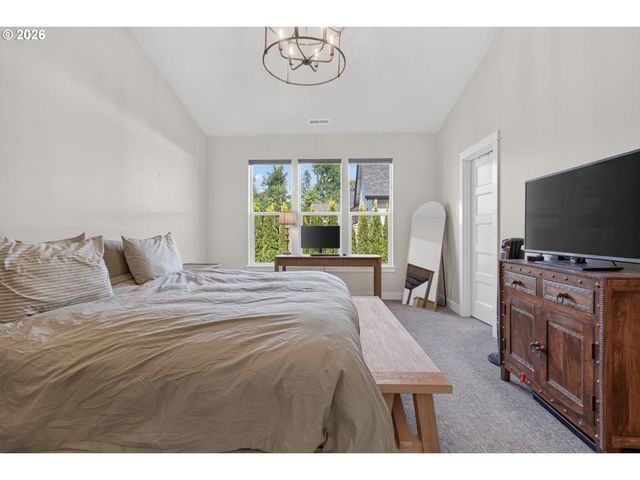 1020 S 33RD St, Springfield, OR 97478