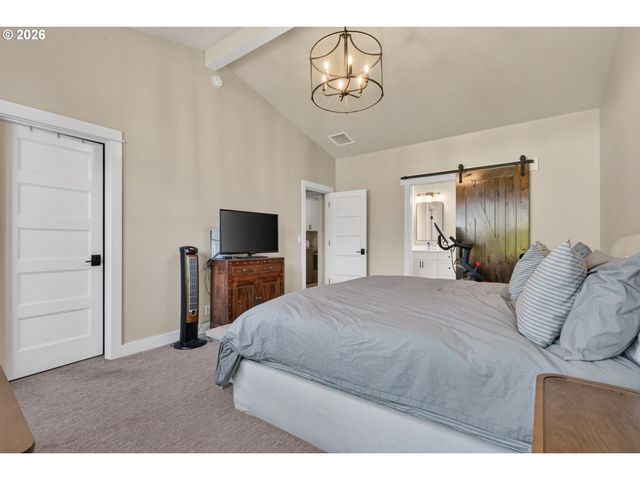 1020 S 33RD St, Springfield, OR 97478