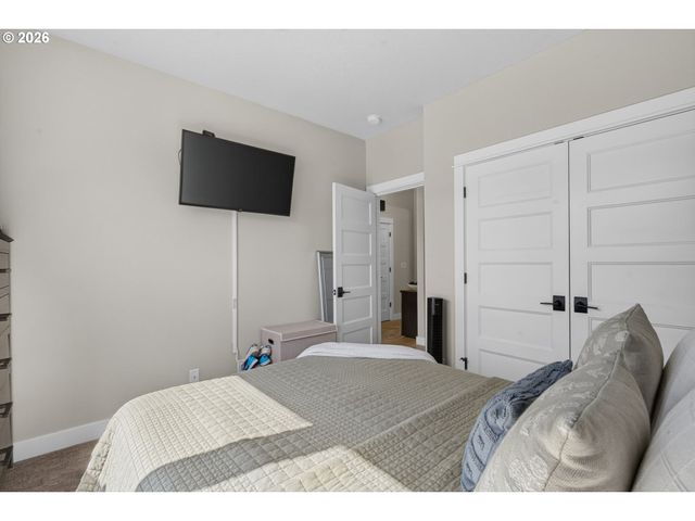 1020 S 33RD St, Springfield, OR 97478