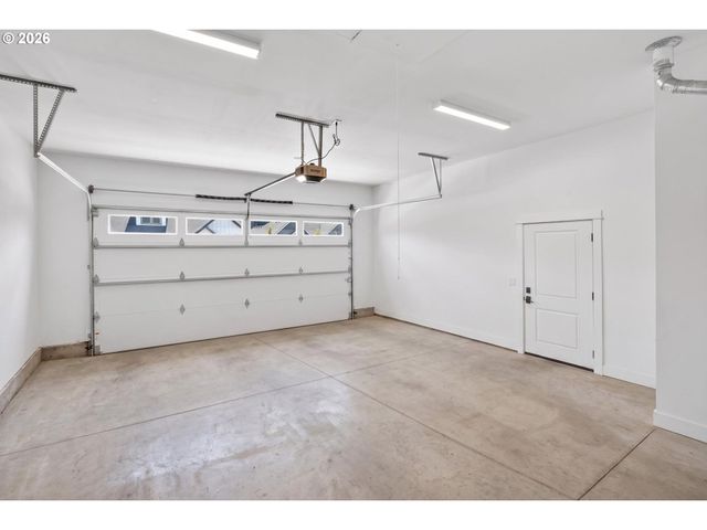 1020 S 33RD St, Springfield, OR 97478
