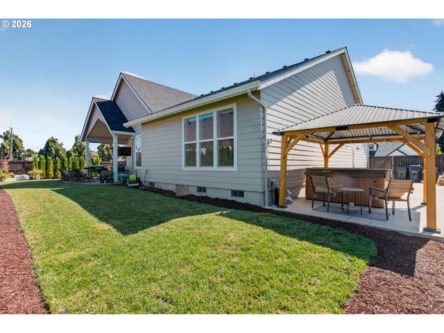 1020 S 33RD St, Springfield, OR 97478