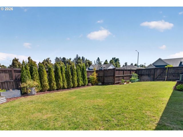 1020 S 33RD St, Springfield, OR 97478