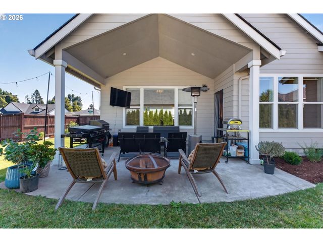 1020 S 33RD St, Springfield, OR 97478