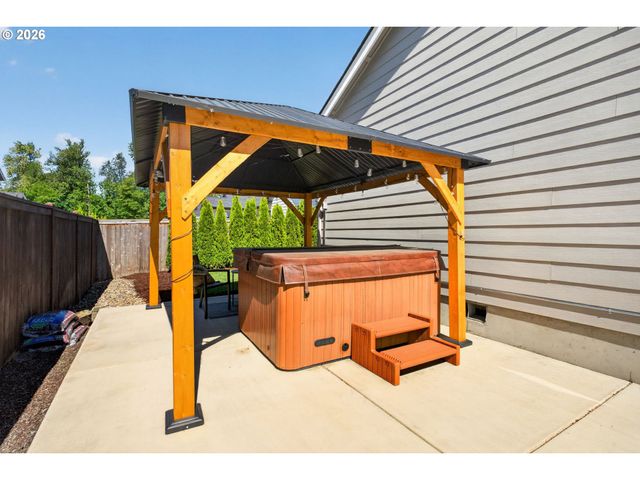 1020 S 33RD St, Springfield, OR 97478