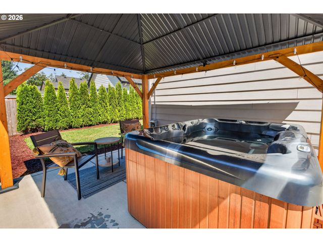 1020 S 33RD St, Springfield, OR 97478