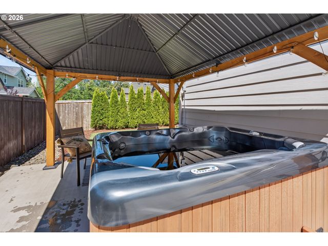1020 S 33RD St, Springfield, OR 97478