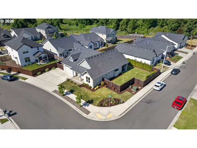 1020 S 33RD St, Springfield, OR 97478