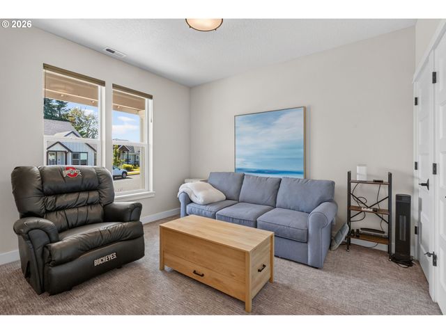 1020 S 33RD St, Springfield, OR 97478