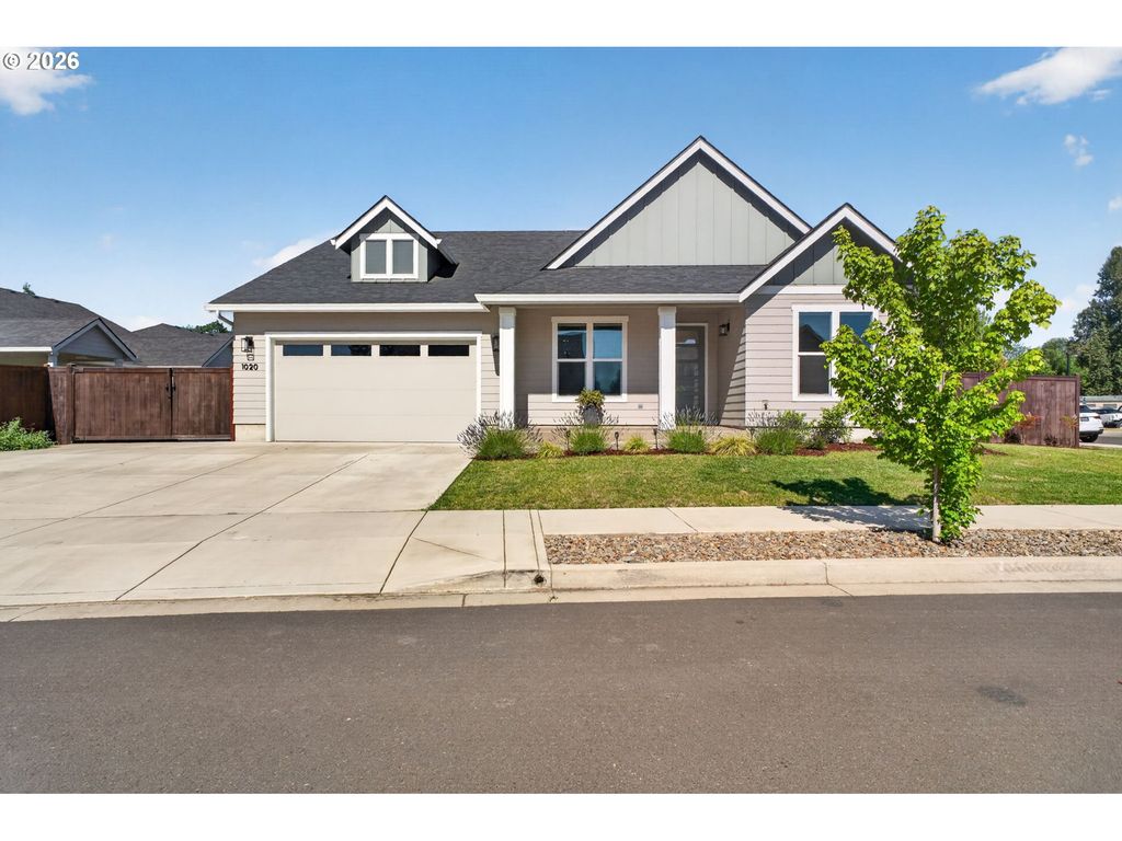 1020 S 33RD St, Springfield, OR 97478