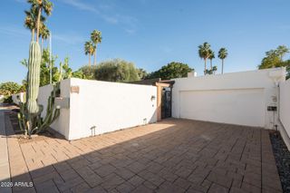 3015 E WELDON Avenue, Phoenix, AZ 85016