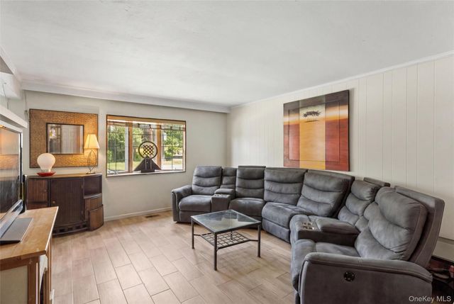650 Eagle Avenue, West Hempstead, NY 11552