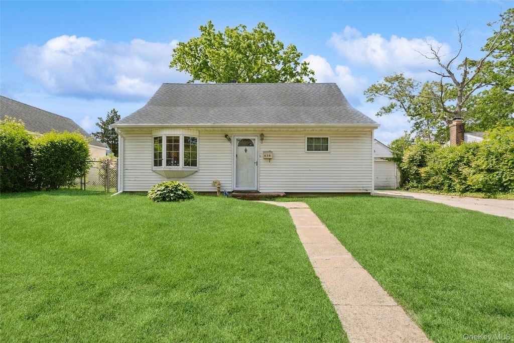 650 Eagle Avenue, West Hempstead, NY 11552