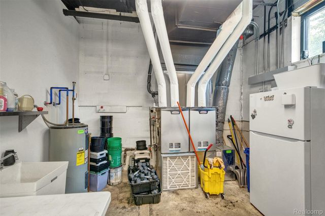 611 W Philadelphia Street, Detroit, MI 48202