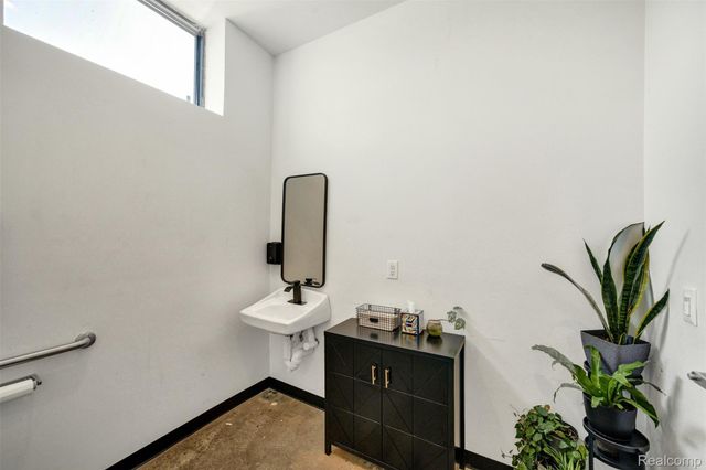 611 W Philadelphia Street, Detroit, MI 48202