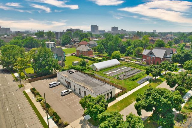 611 W Philadelphia Street, Detroit, MI 48202